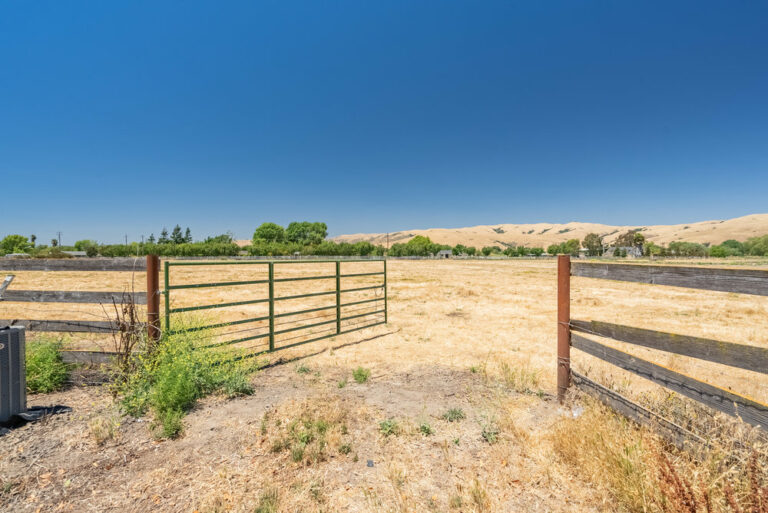 7327 Lovers Lane, Hollister, CA 95023