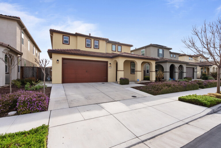 521 Seville Dr, Hollister, CA 95023